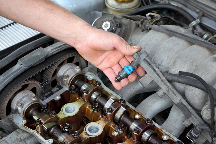 What should be paid attention to when the fuel injector is blocked?